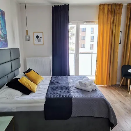 Wola By Renters Lägenhet *